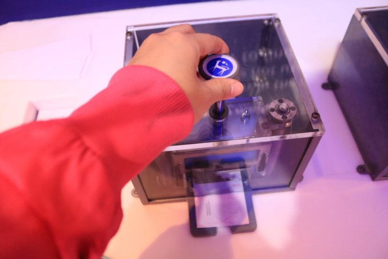 運用鈔票防偽原理，做出一張屬於自己的鈔票（余佩軒∕攝）