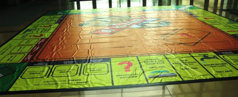 博物館大廳與生活財務常識有關的大富翁（余佩軒∕攝）